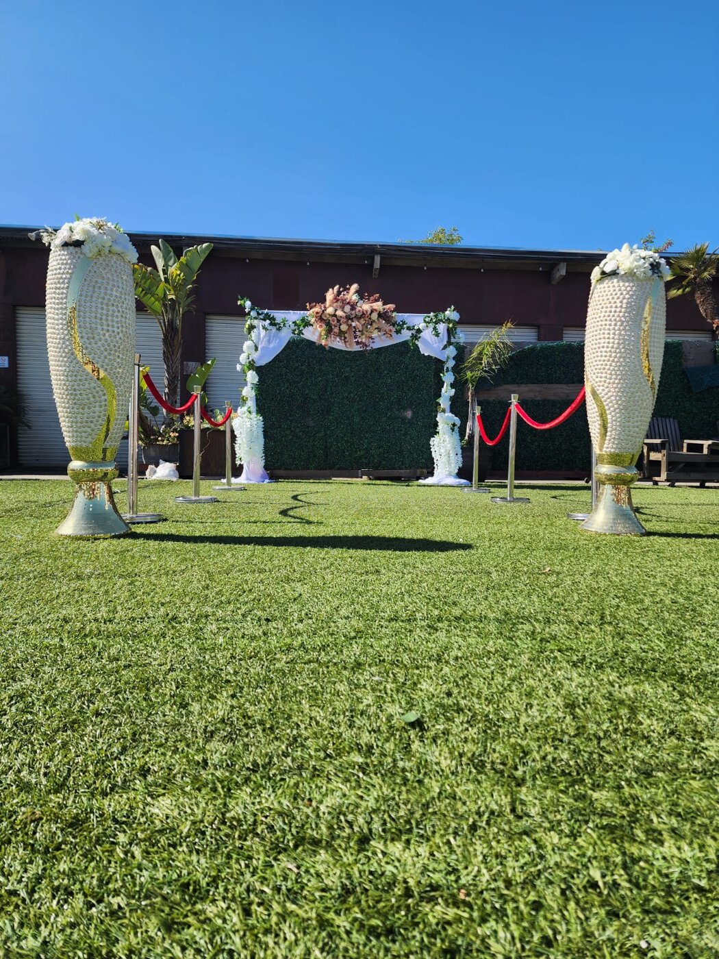 Event Roman Pillars